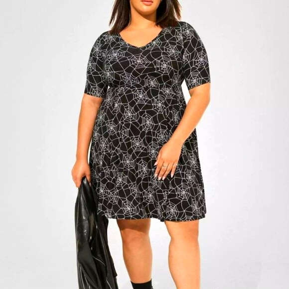 ❤️NWT VINTAGE TORRID POCKETS DRESS - SPIDERWEB PRINT SUPER SOFT SKATER PLUS SIZE - Picture 1 of 14